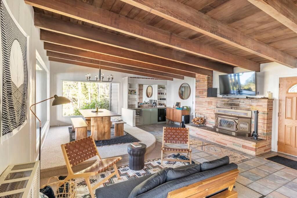 Walsh Landing Driftwood Lodge ~ 5 Bedroom / 7 Bath ~ 30-Acre Private Estate On Hwy 1 ~ Hot Tub ~ Oceanview ~ Reunions & Retreats מראה חיצוני תמונה